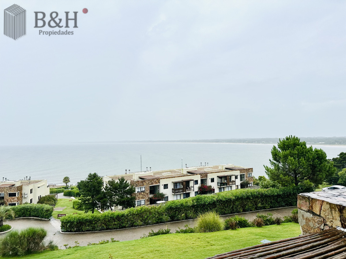 Apartamento ID.6472 - Excelente y amplio departamento duplex en venta de 3 dormitorios mas dependencia con parrillero, Punta Ballena