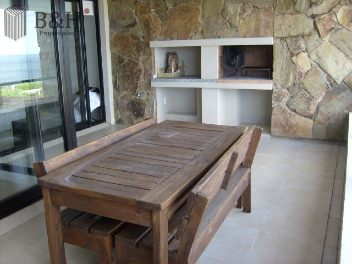 Apartamento ID.6894 - Venta de apartamento de dos dormitorios con dos baños en maravilloso complejo de Punta Ballena 