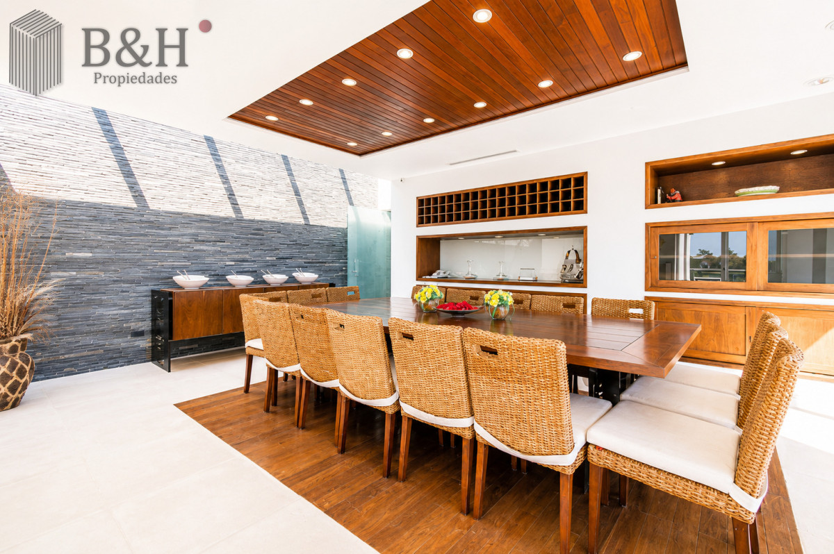 Apartamento ID.7942 - Exclusivo Penthouse de 6 Dormitorios y Barbacoa en Venta Frente al Mar, Rincón del Indio Punta del Este