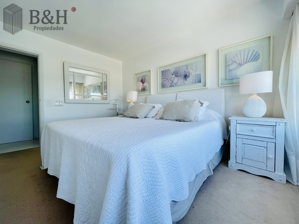 Apartamento ID.1426 - Alquiler temporario de maravilloso departamento piso alto de tres dormitorios, Peninsula, Punta del Este