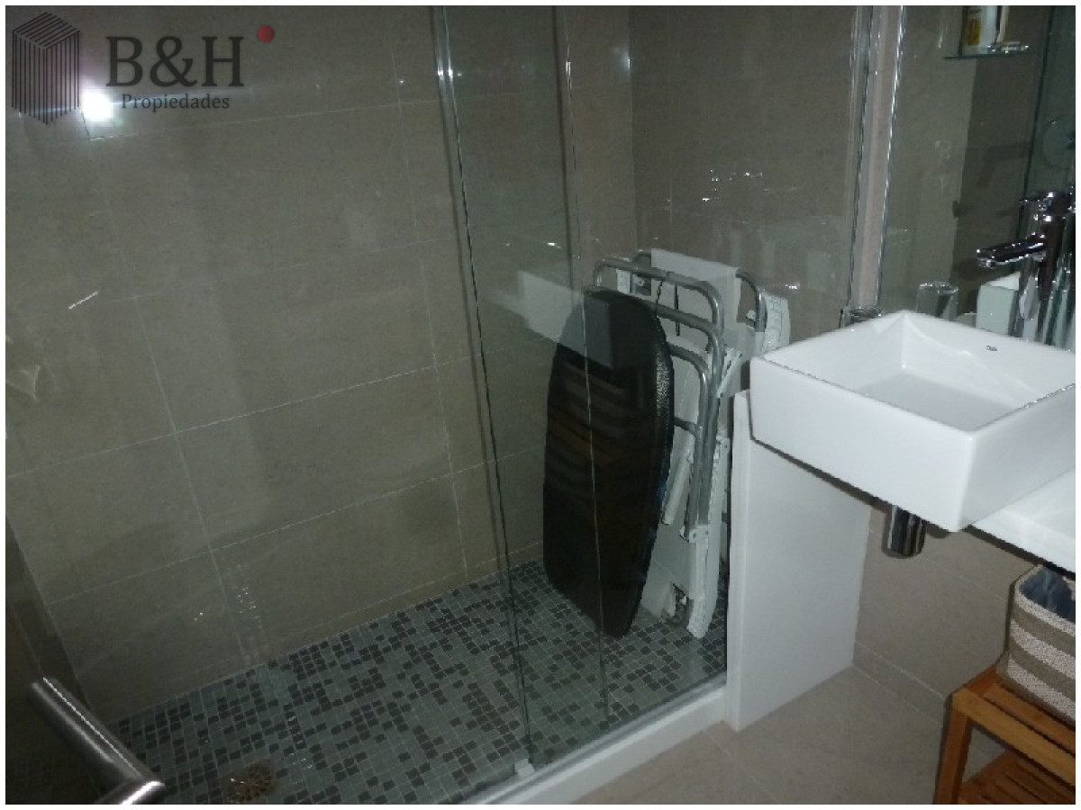 Apartamento ID.4572 - Alquiler temporal de apartamento de dos dormitorios con dos baños en Playa Mansa, Punta del Este