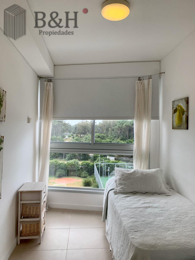 Apartamento ID.1233 - Venta y alquiler de departamento esquinero de tres dormitorios mas dependencia de servicio, Torre LE PARC, playa Brava. Punta del Este