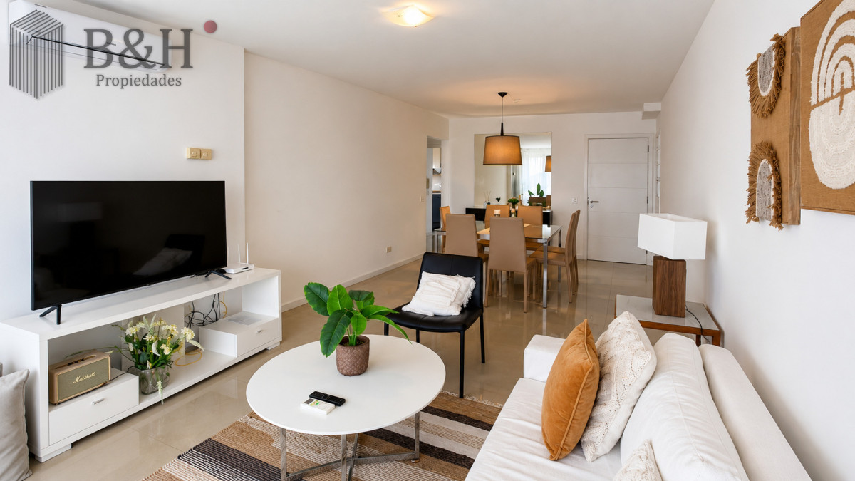 Apartamento ID.7480 - Apartamento de 3 Dormitorios en Primera Línea del Mar, Playa Brava Punta del Este