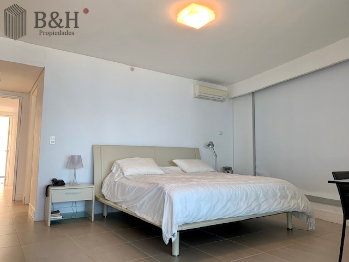 Apartamento ID.5732 - Venta y alquiler temporario de apartamento de tres dormitorios mas dependencia de servicio en Playa Brava