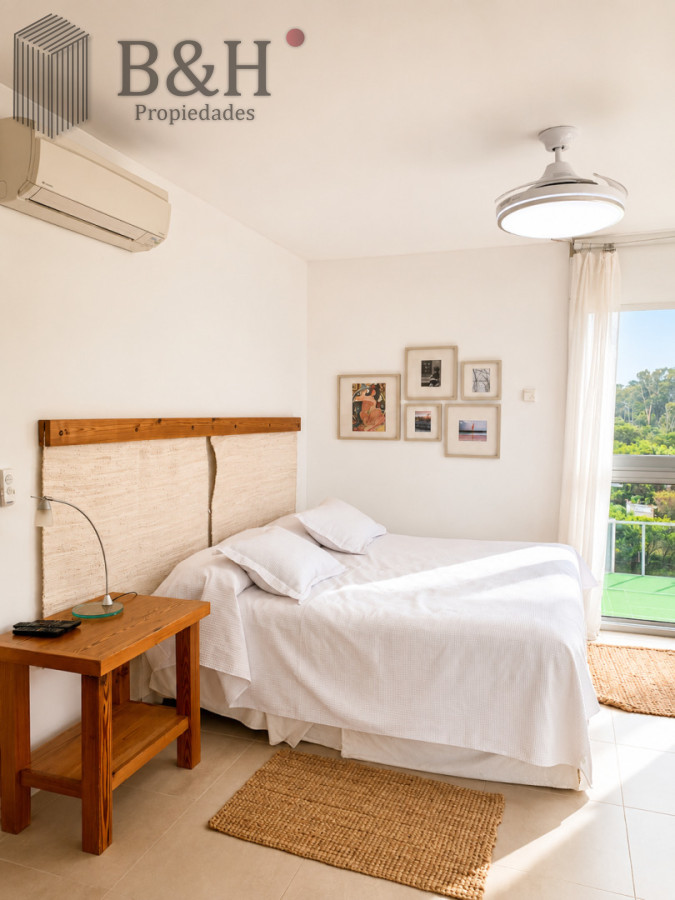 Apartamento ID.1233 - Venta y alquiler de departamento esquinero de tres dormitorios mas dependencia de servicio, Torre LE PARC, playa Brava. Punta del Este