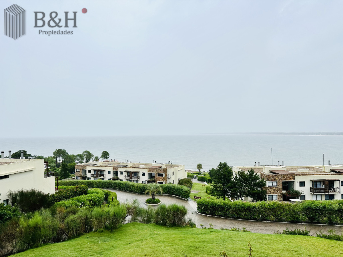 Apartamento ID.6472 - Excelente y amplio departamento duplex en venta de 3 dormitorios mas dependencia con parrillero, Punta Ballena