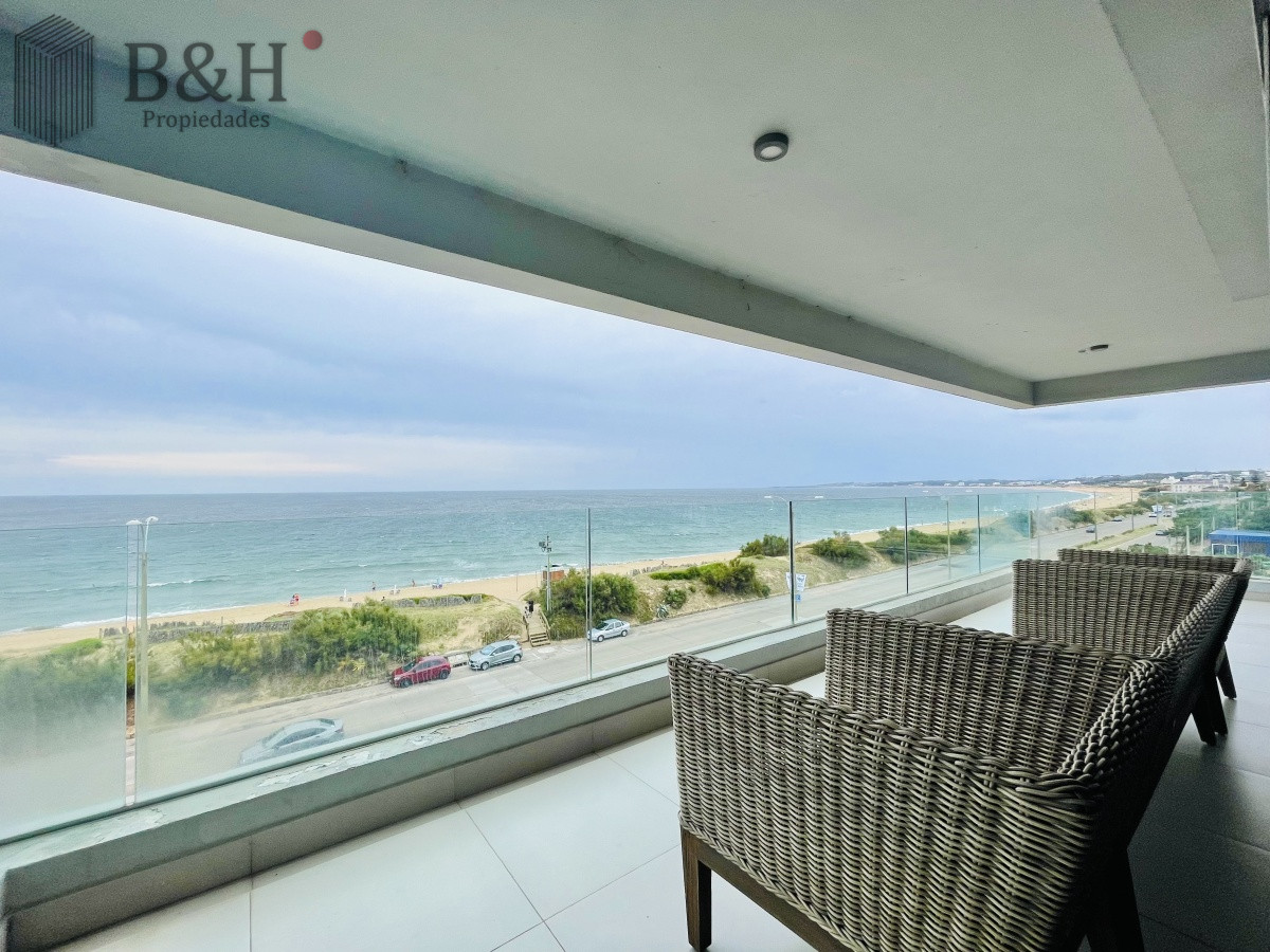 Apartamento ID.350 - Apartamento de 3 Dormitorios y Parrillero Frente al Mar, Playa Mansa