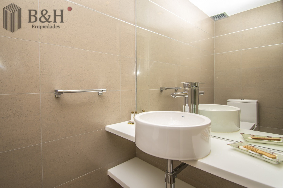 Apartamento ID.5677 - Excelente Apartamento de 2 Dormitorios y Dependencia de Servicio en Playa Mansa
