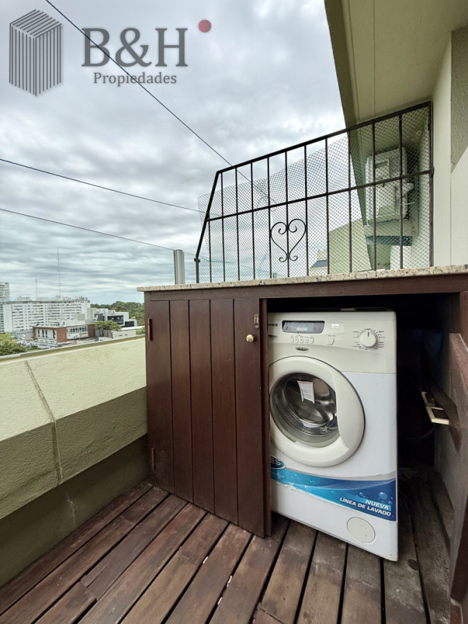 Apartamento ID.6726 - Penthouse con vista al mar en Punta del Este, 2 Dormitorios, en Alquiler Anual
