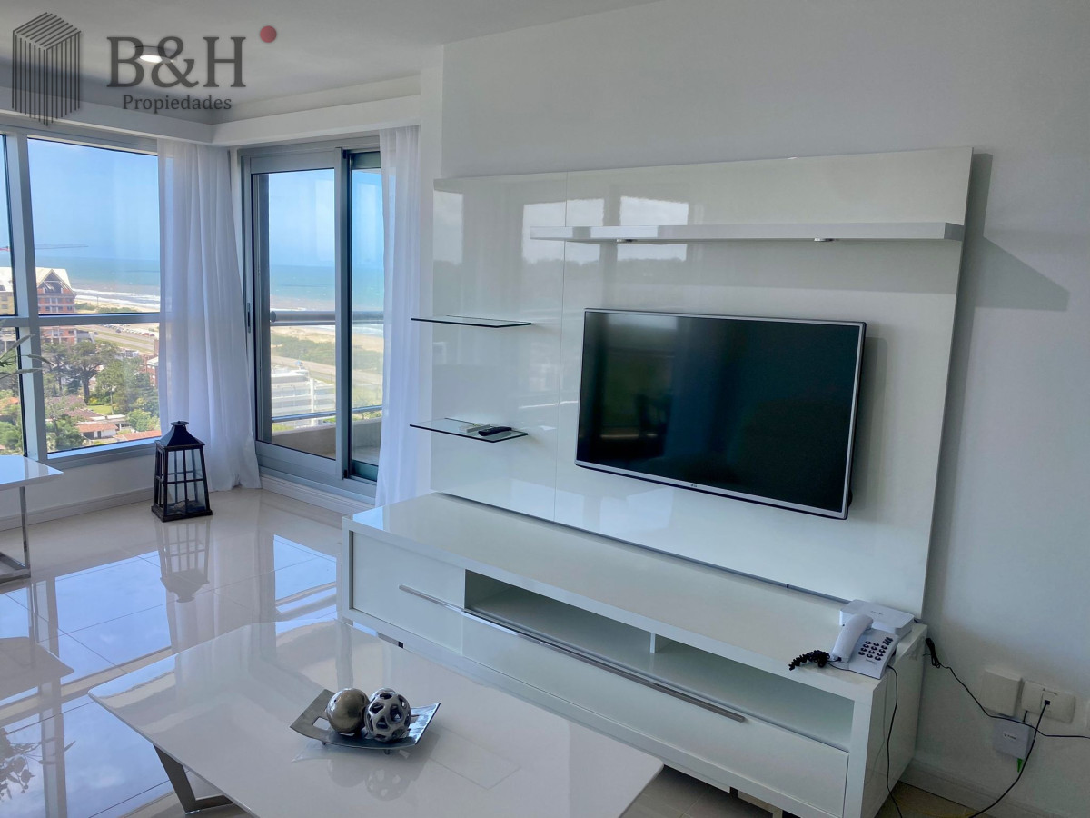 Apartamento ID.5766 - Moderno Departamento de 3 Dormitorios con Parrillero y vista al Mar en Playa Brava