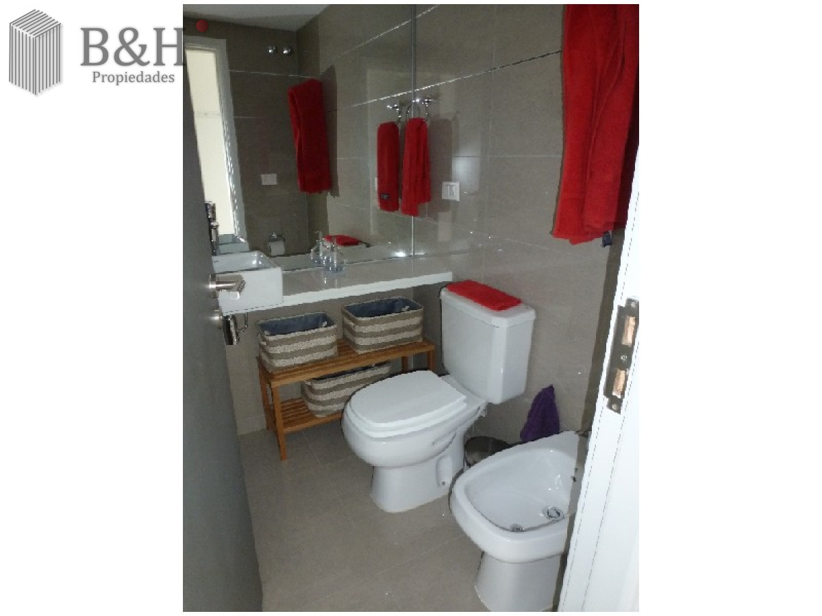 Apartamento ID.4572 - Alquiler temporal de apartamento de dos dormitorios con dos baños en Playa Mansa, Punta del Este
