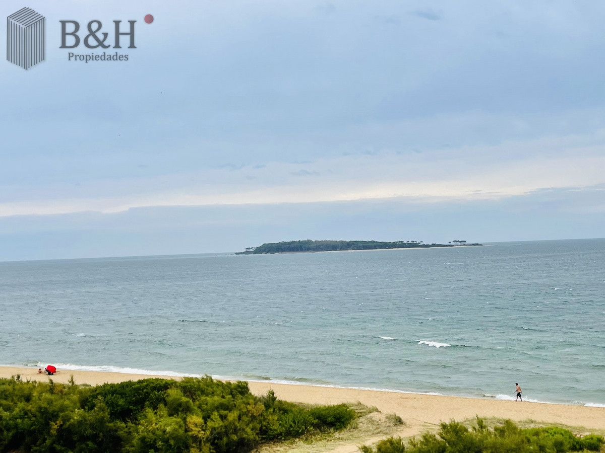 Apartamento ID.350 - Apartamento de 3 Dormitorios y Parrillero Frente al Mar, Playa Mansa