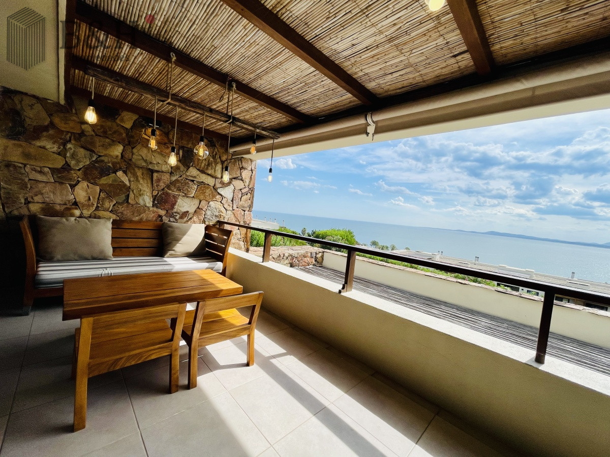 Apartamento ID.1543 - Venta y alquiler de apartamento de dos dormitorios con parrillero de uso exclusivo en Punta Ballena