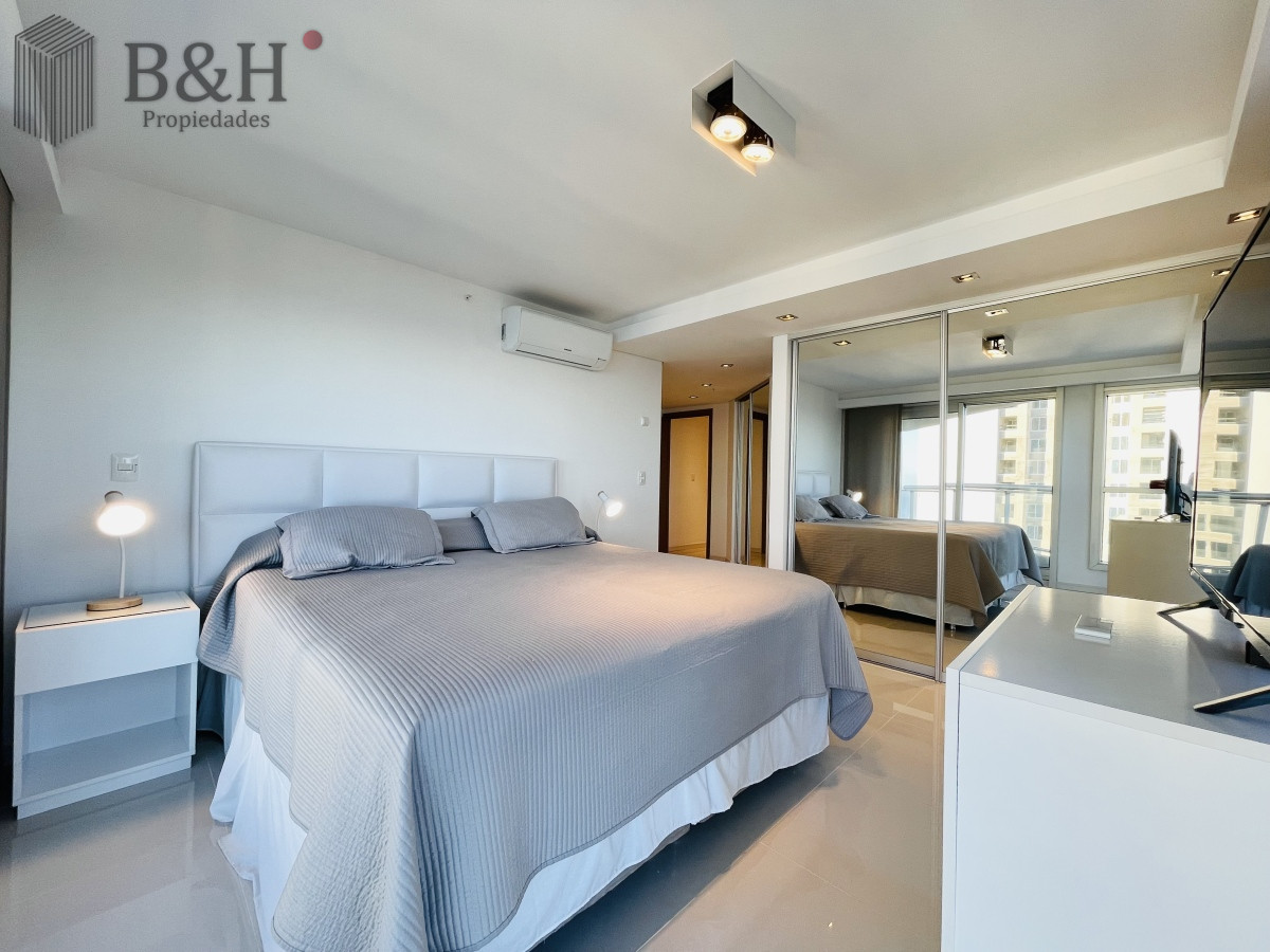 Apartamento ID.3262 - Apartamento de 3 Dormitorios y Dependencia, con Parrillero y Vista al Mar en Playa Brava, Punta del Este 