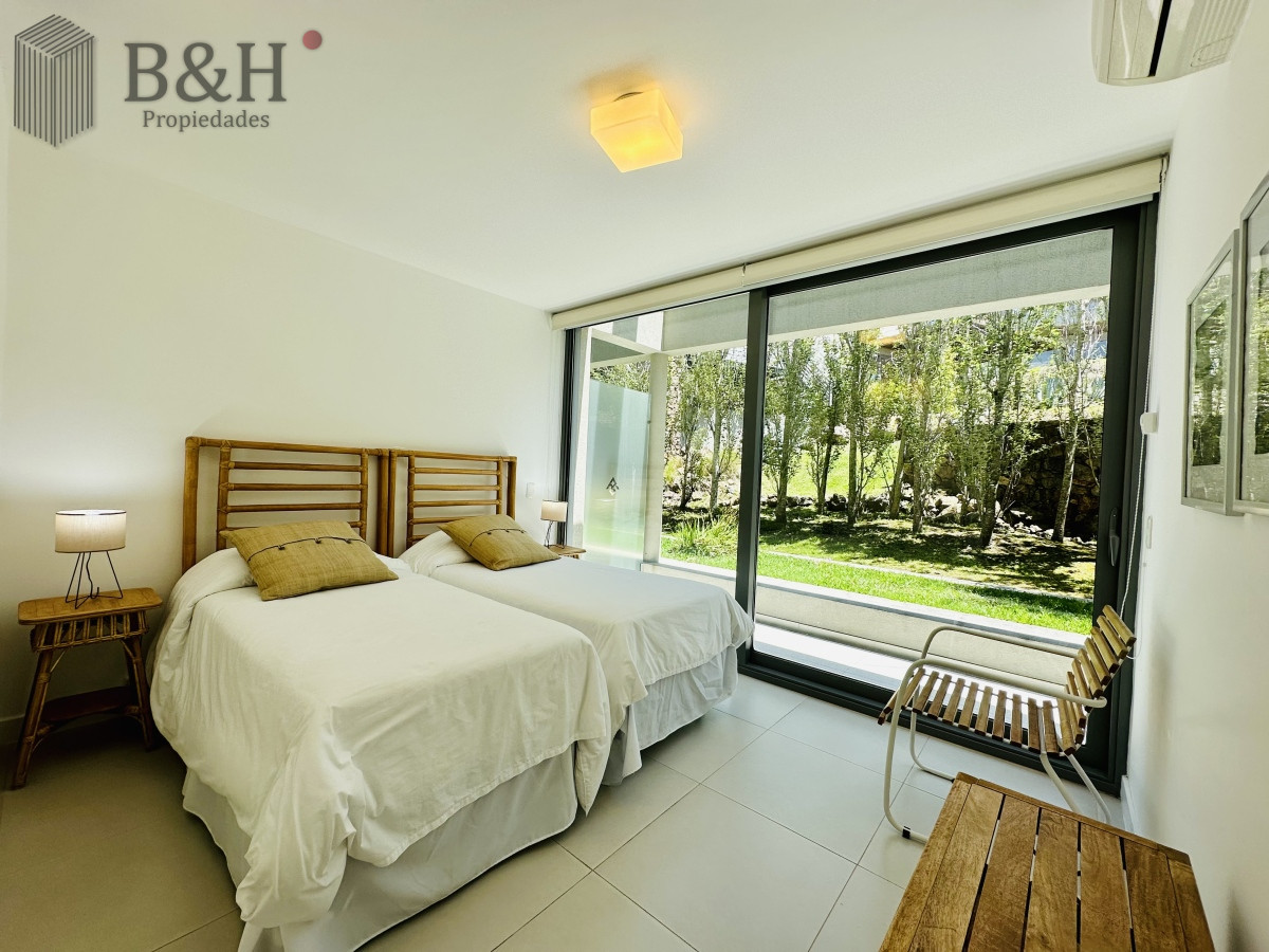 Apartamento ID.6877 - Venta y Alquiler temporario de apartamento moderno de dos dormitorios con parrillero en Punta Ballena