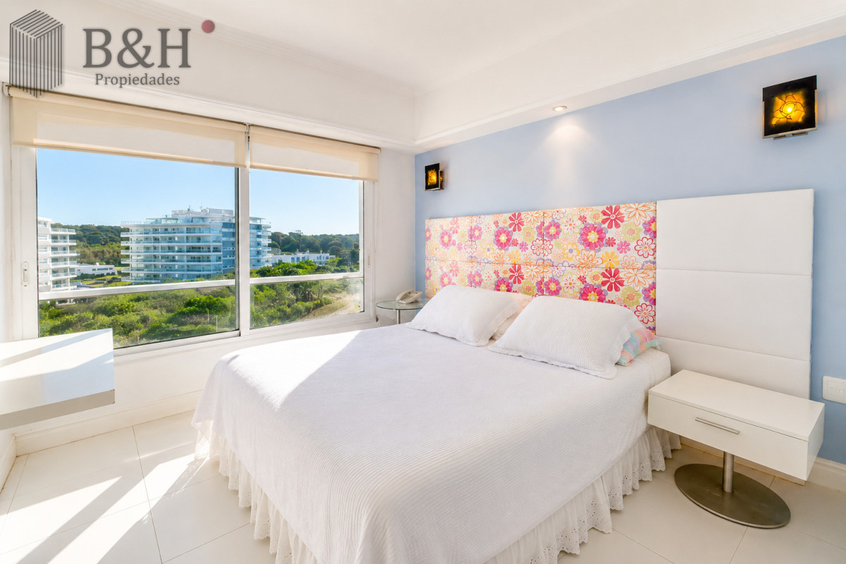 Apartamento ID.7942 - Exclusivo Penthouse de 6 Dormitorios y Barbacoa en Venta Frente al Mar, Rincón del Indio Punta del Este
