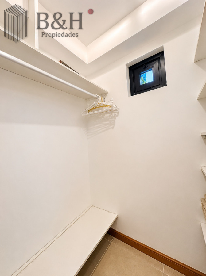 Apartamento ID.6472 - Excelente y amplio departamento duplex en venta de 3 dormitorios mas dependencia con parrillero, Punta Ballena
