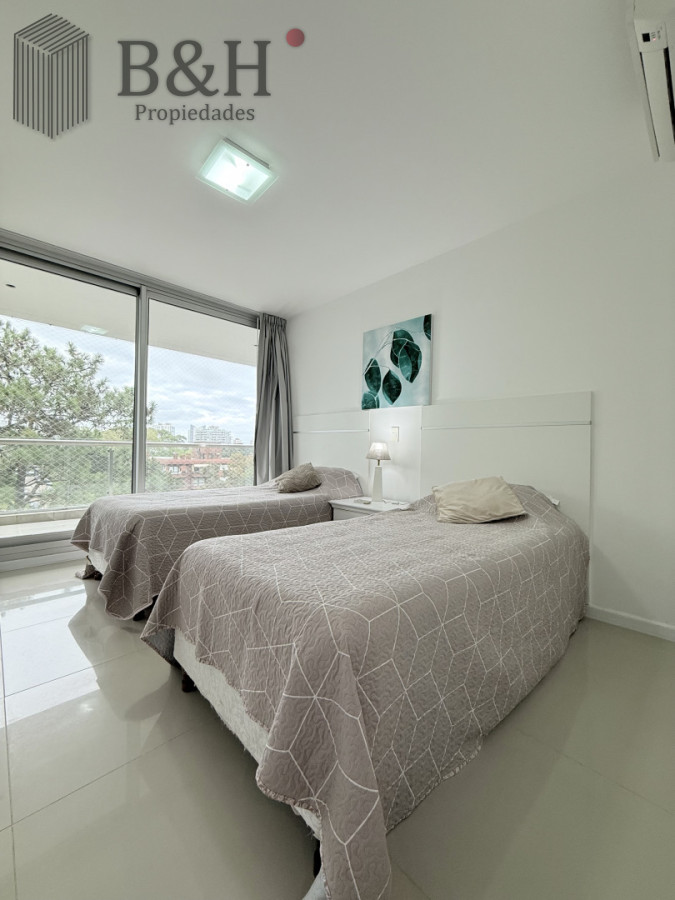 Apartamento ID.6866 - Alquiler Anual Moderno Apartamento de 2 Dormitorios, Roosevelt cerca de Playa Brava