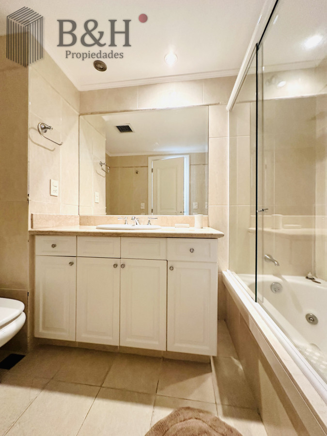 Apartamento ID.3748 - Alquiler temporario de Apartamento de 2 suites sobre Playa Mansa, Primera Línea