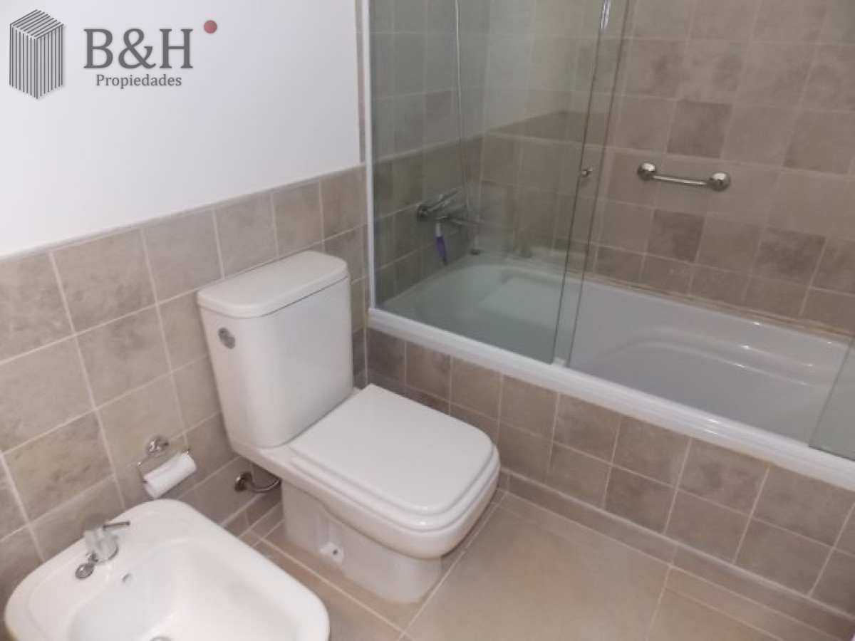 Apartamento ID.6472 - Excelente y amplio departamento duplex en venta de 3 dormitorios mas dependencia con parrillero, Punta Ballena