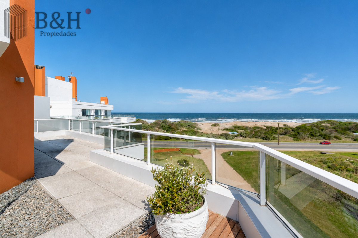 Apartamento ID.7942 - Exclusivo Penthouse de 6 Dormitorios y Barbacoa en Venta Frente al Mar, Rincón del Indio Punta del Este
