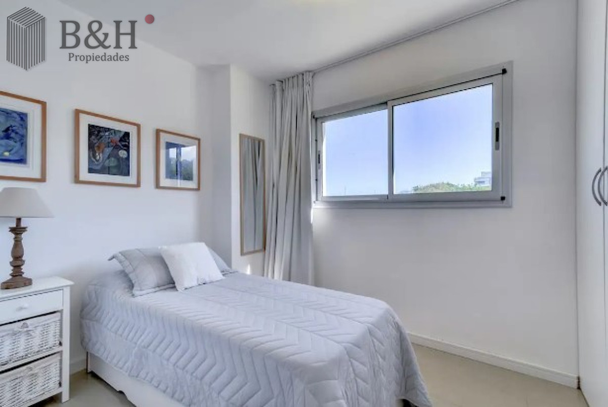 Apartamento ID.2176 - Apartamento de 3 Dormitorios en Venta Primera Línea del Mar, Playa Brava Punta del Este