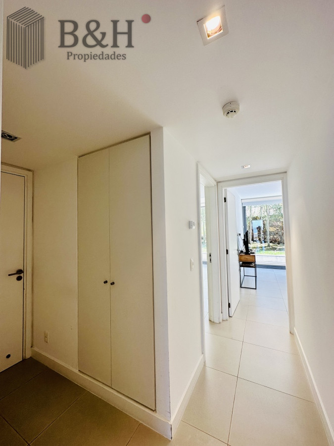 Apartamento ID.6877 - Venta y Alquiler temporario de apartamento moderno de dos dormitorios con parrillero en Punta Ballena