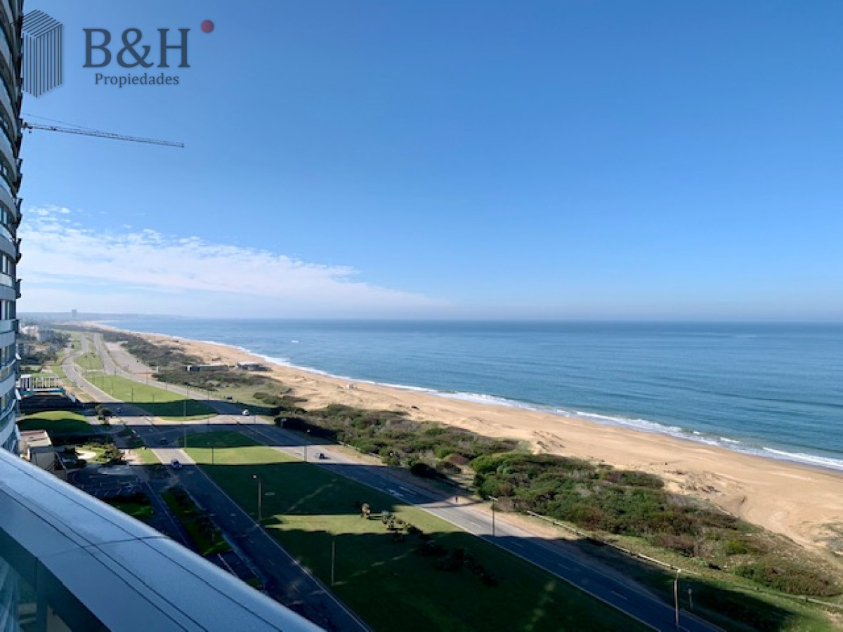 Apartamento ID.5732 - Venta y alquiler temporario de apartamento de tres dormitorios mas dependencia de servicio en Playa Brava