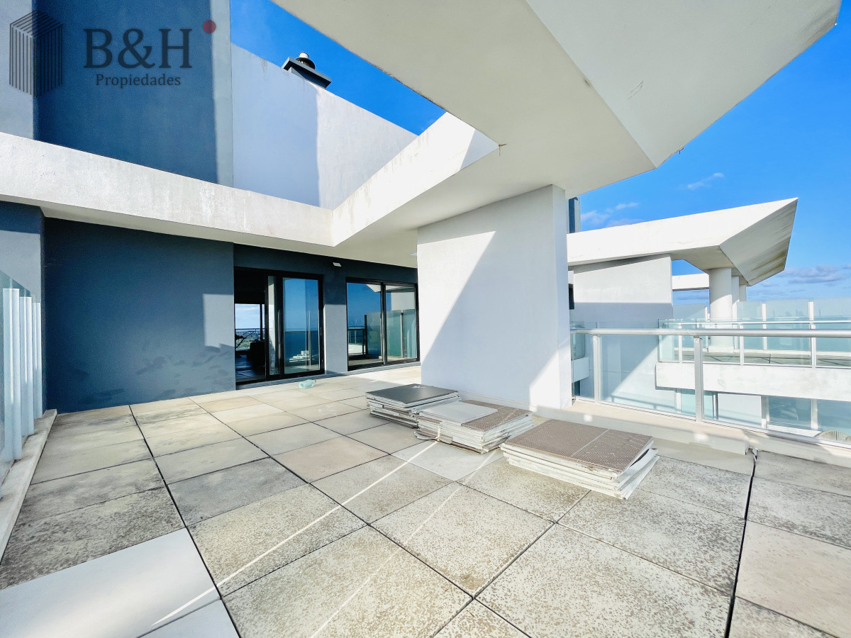 Apartamento ID.4465 -  Exclusivo Penthouse de 3 Dormitorios con Vistas panorámicas a Playa Brava, en Venta