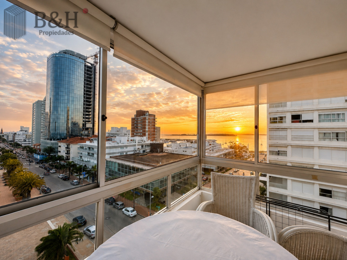 Apartamento ID.6888 - Venta de apartamento en Península de Punta del este con 3 dormitorios y 2 baños reciclado 