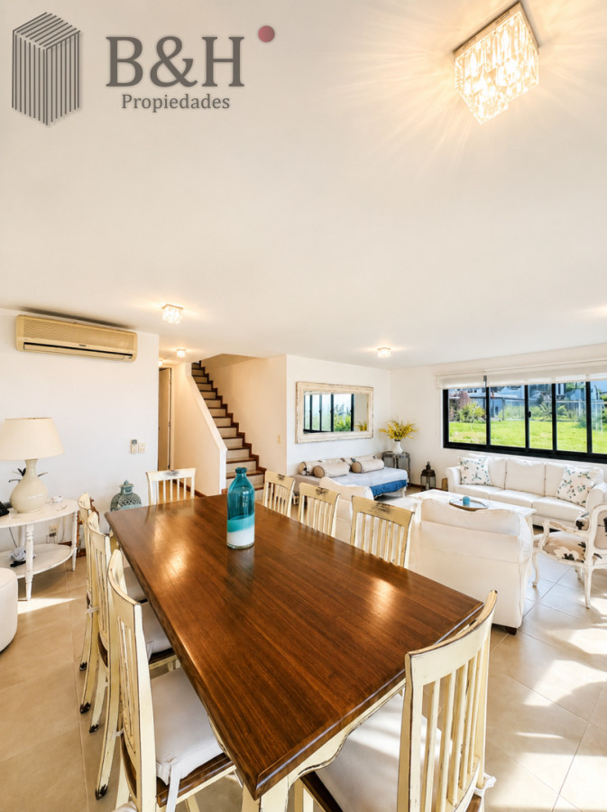 Apartamento ID.6472 - Excelente y amplio departamento duplex en venta de 3 dormitorios mas dependencia con parrillero, Punta Ballena