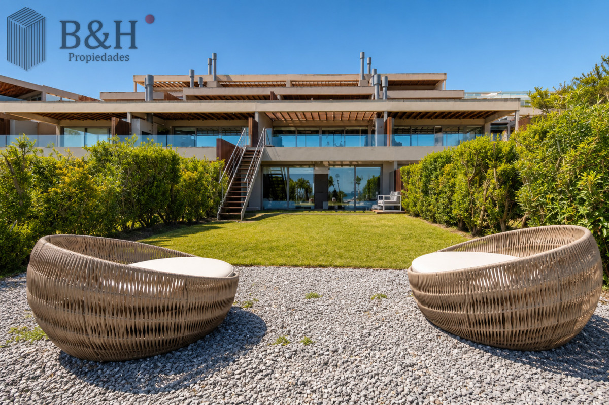 Apartamento ID.7754 - Apartamento de 3 Dormitorios, Parrillero de uso exclusivo y Jardín en Punta Ballena, Punta del Este