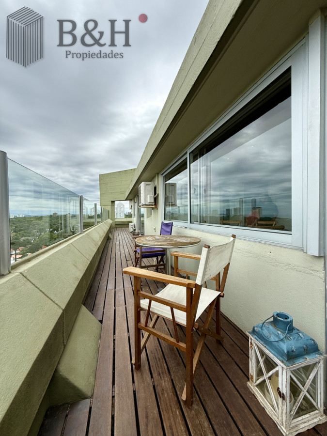 Apartamento ID.6726 - Penthouse con vista al mar en Punta del Este, 2 Dormitorios, en Alquiler Anual