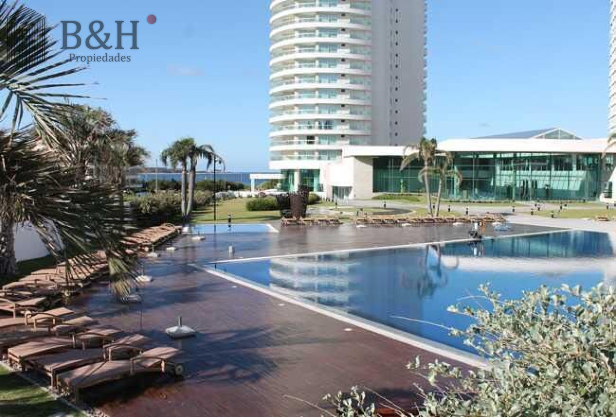 Apartamento ID.5426 - Alquiler temporario de apartamento en torre Premiun sobre playa Mansa de tres dormitorios