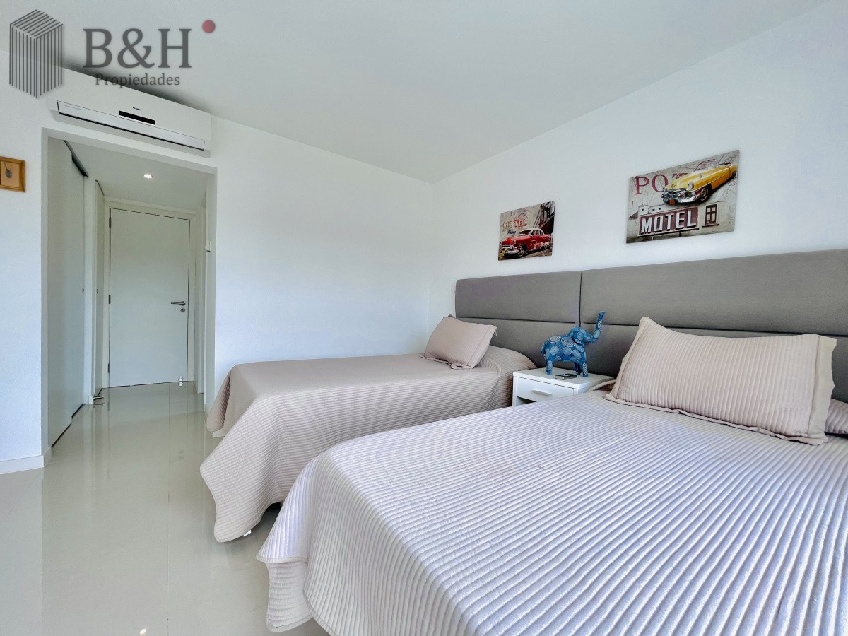 Apartamento ID.350 - Apartamento de 3 Dormitorios y Parrillero Frente al Mar, Playa Mansa