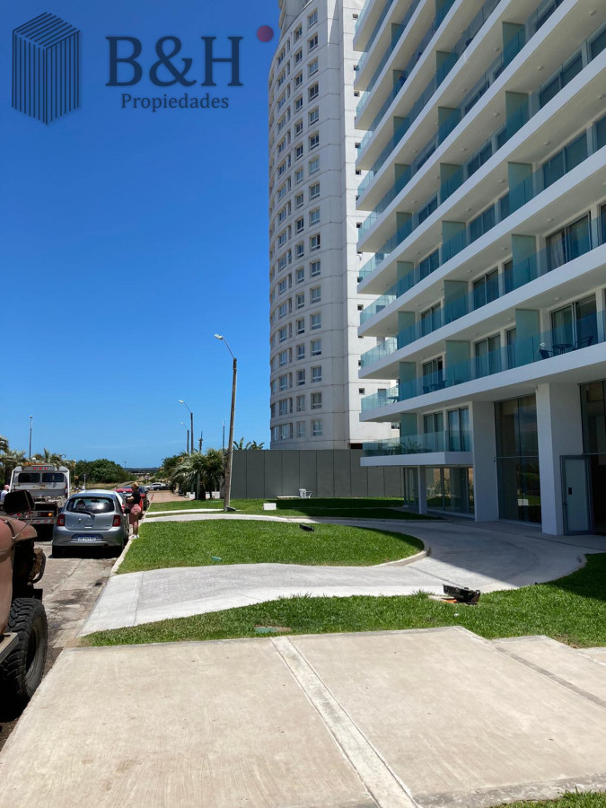 Apartamento ID.5760 - Alquiler temporal de apartamento nuevo de un dormitorio a pasos del Mar en playa Mansa zona Enjoy