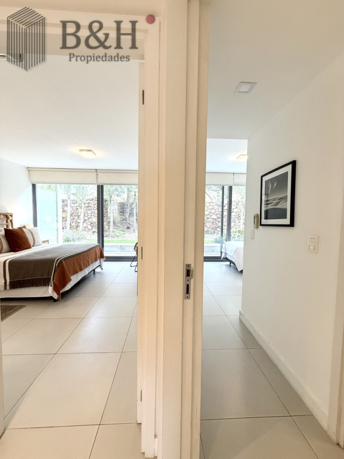 Apartamento ID.7065 - Venta de hermoso departamento de 2 dormitorios más parrillero en Punta Ballena 