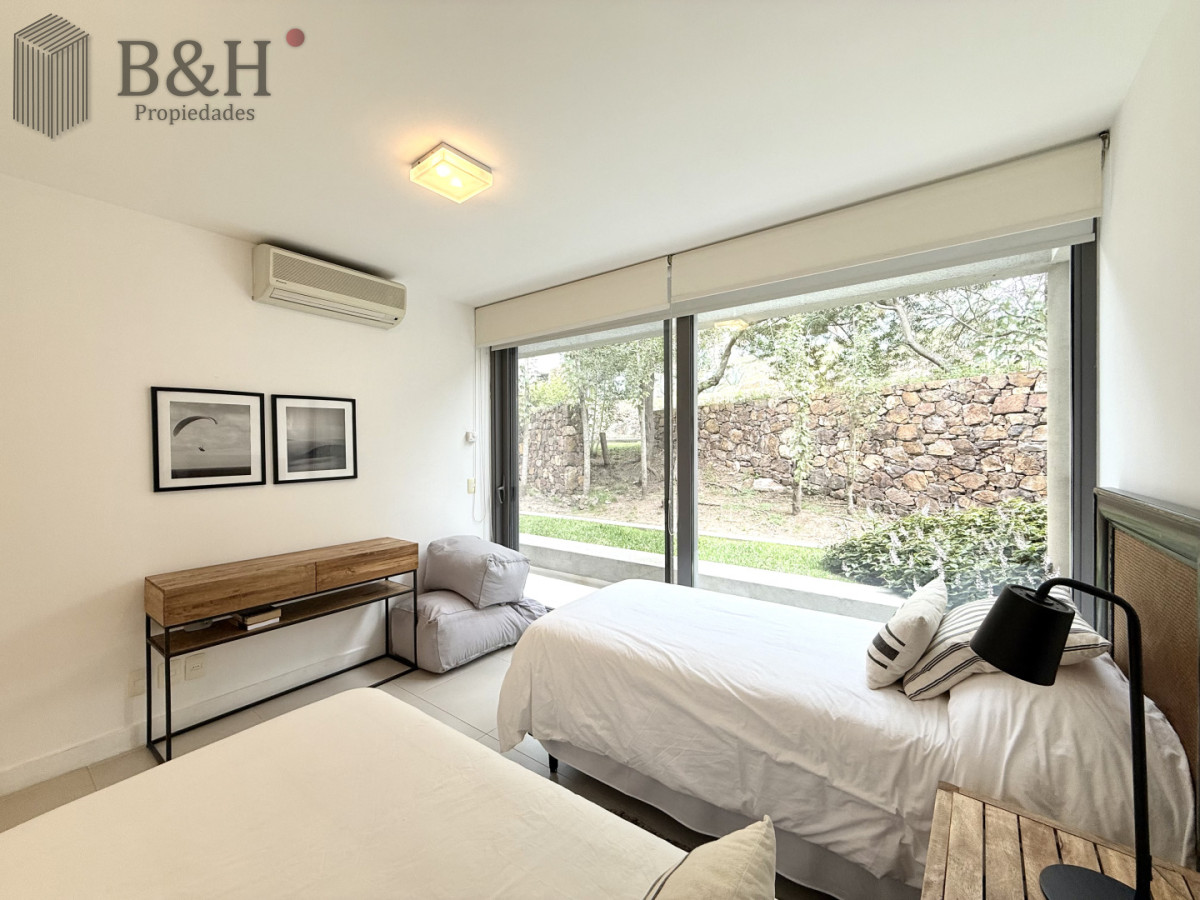 Apartamento ID.7065 - Venta de hermoso departamento de 2 dormitorios más parrillero en Punta Ballena 