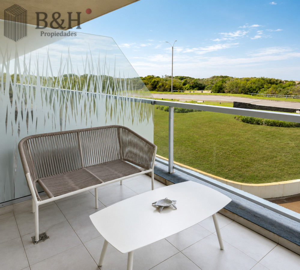 Apartamento ID.7480 - Apartamento de 3 Dormitorios en Primera Línea del Mar, Playa Brava Punta del Este