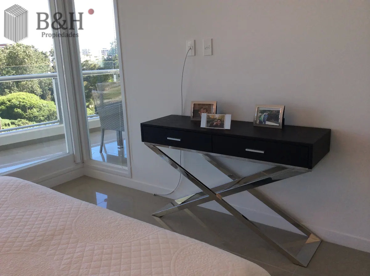 Apartamento ID.443 - Venta y alquiler de moderno departamento de tres dormitorios más dependencia a pasos de Playa Brava