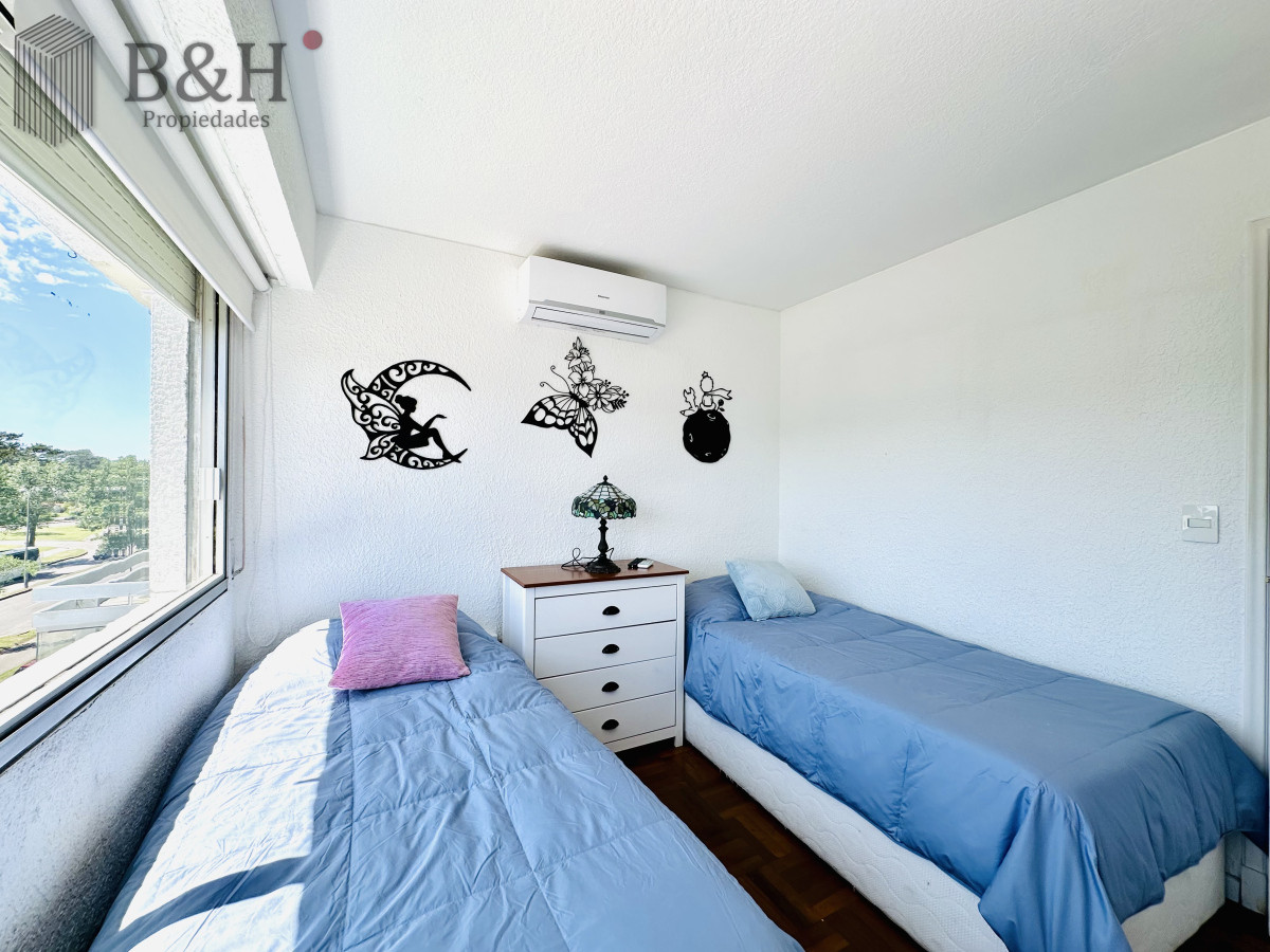 Apartamento ID.3708 - Apartamento en alquiler de 2 dormitorios con 2 baños sobre Roosevelt, Punta del Este