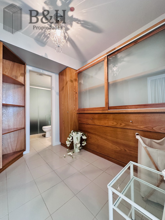 Apartamento ID.4496 - Lujoso Penthouse de 4 Dormitorios con Vista al Mar sobre Playa Mansa, Punta del Este