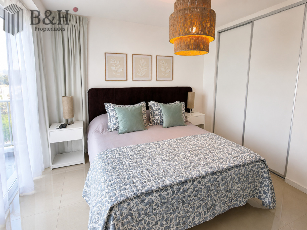Apartamento ID.7480 - Apartamento de 3 Dormitorios en Primera Línea del Mar, Playa Brava Punta del Este
