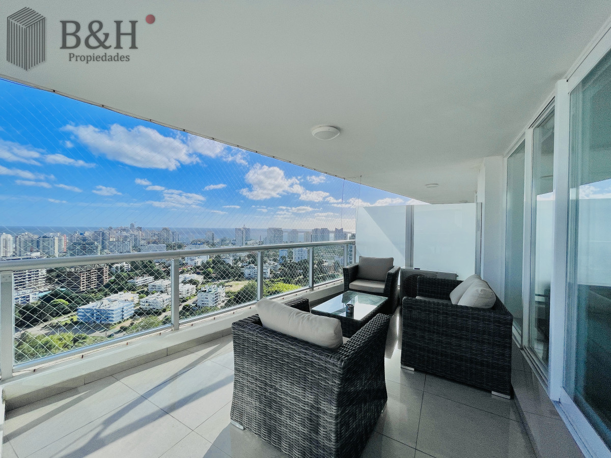 Apartamento ID.4465 -  Exclusivo Penthouse de 3 Dormitorios con Vistas panorámicas a Playa Brava, en Venta
