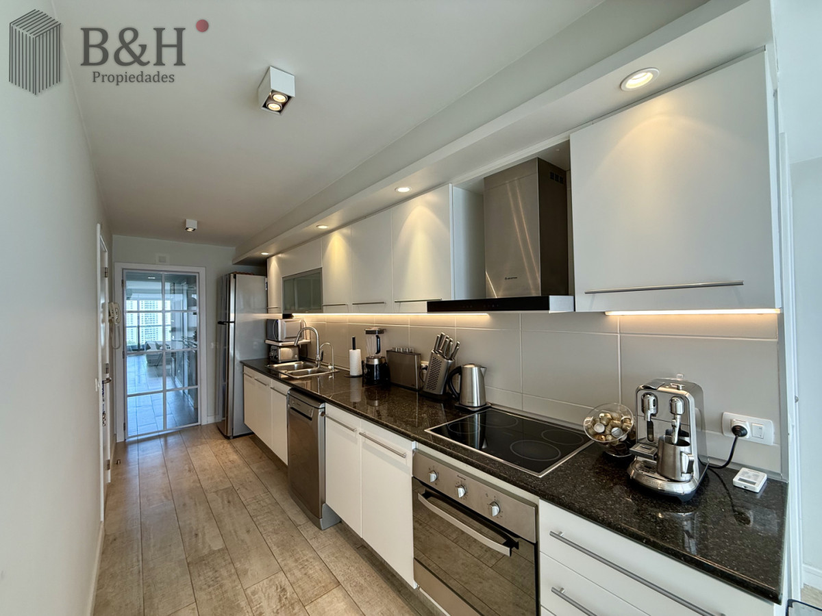 Apartamento ID.6402 - Apartamento Penthouse finamente decorado de 3 dormitorios con parrillero propio en alquiler temporario, Roosevelt Brava, Punta del Este