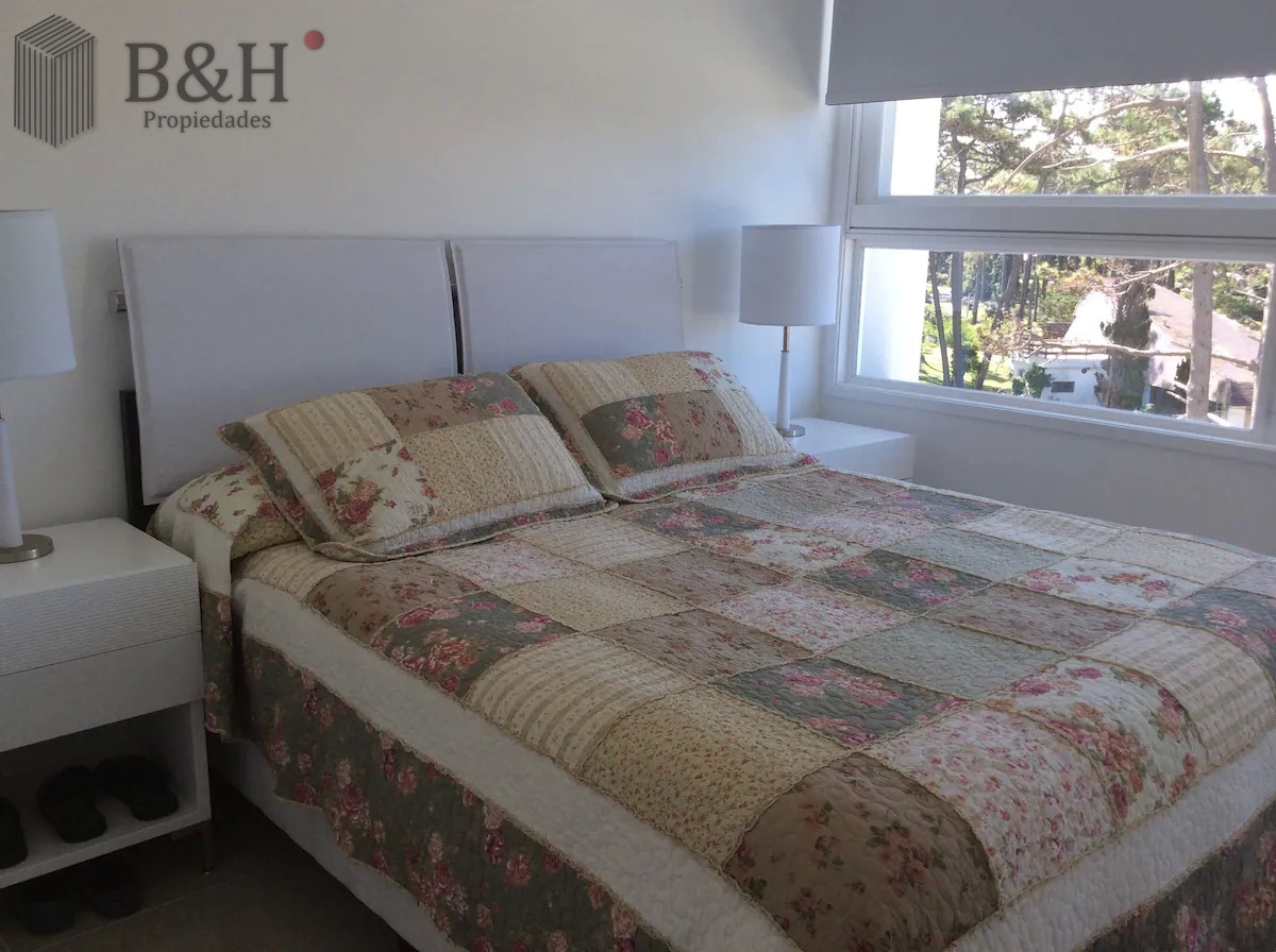 Apartamento ID.443 - Venta y alquiler de moderno departamento de tres dormitorios más dependencia a pasos de Playa Brava