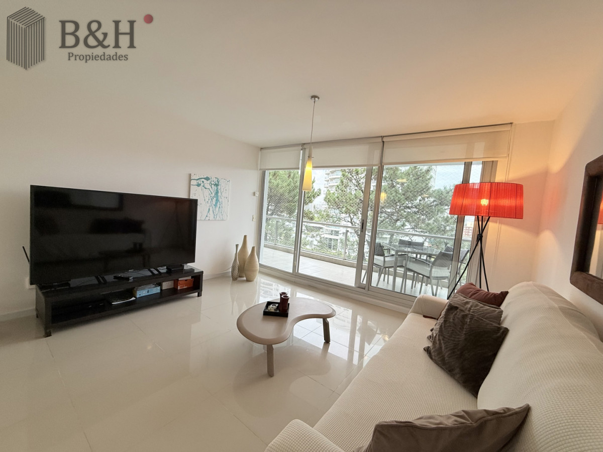 Apartamento ID.6866 - Alquiler Anual Moderno Apartamento de 2 Dormitorios, Roosevelt cerca de Playa Brava
