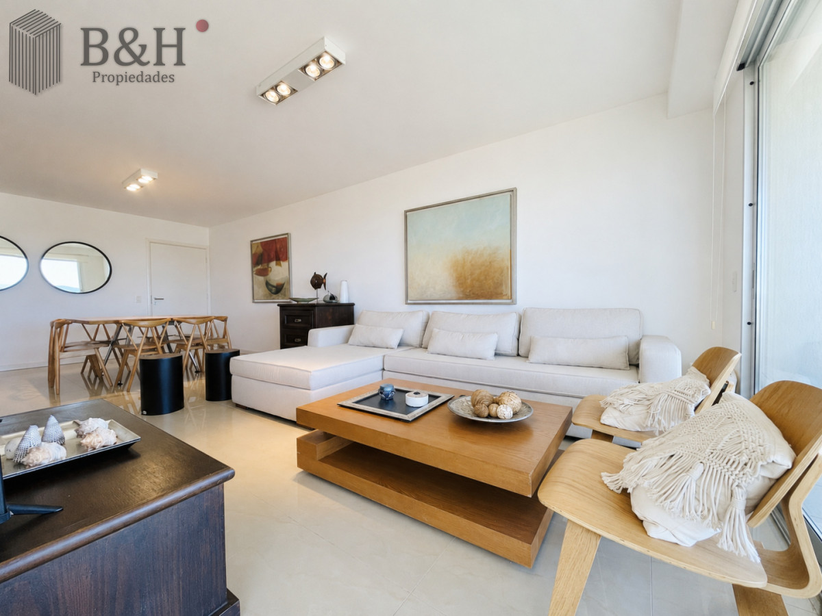 Apartamento ID.7890 - Penthouse de 3 Dormitorios con Barbacoa en Primera Línea del Mar, Playa Brava Punta del Este