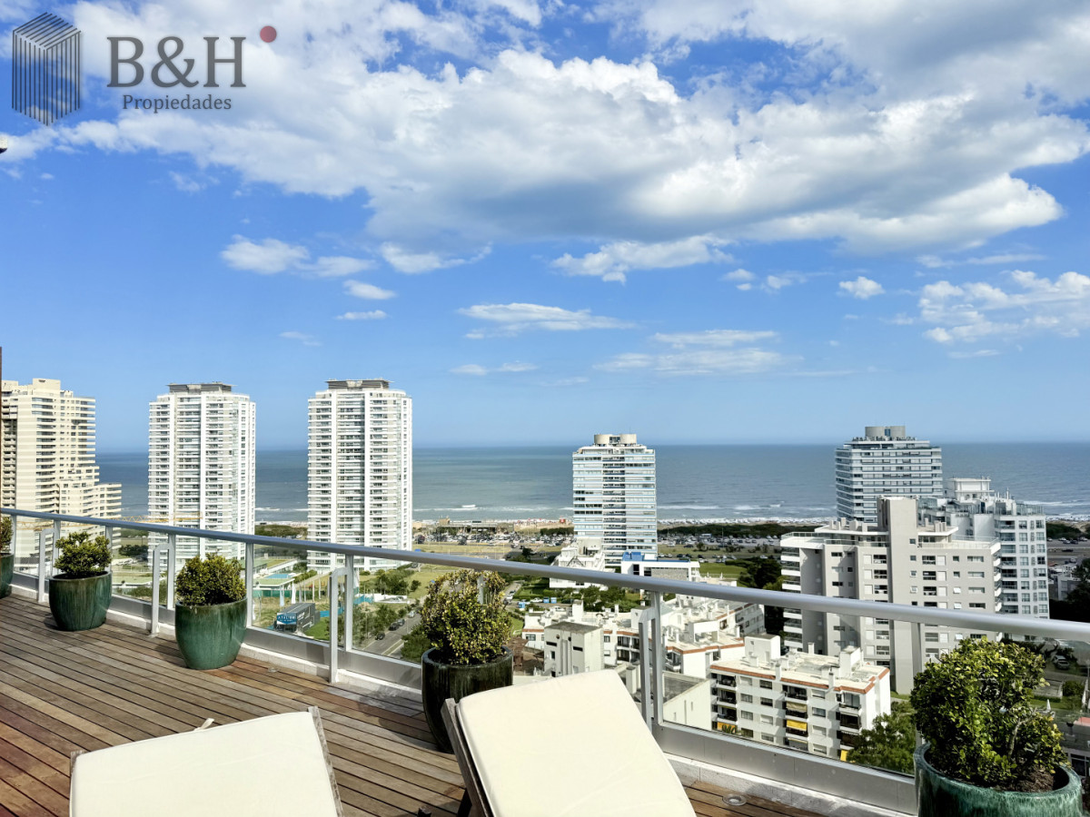 Apartamento ID.6402 - Apartamento Penthouse finamente decorado de 3 dormitorios con parrillero propio en alquiler temporario, Roosevelt Brava, Punta del Este