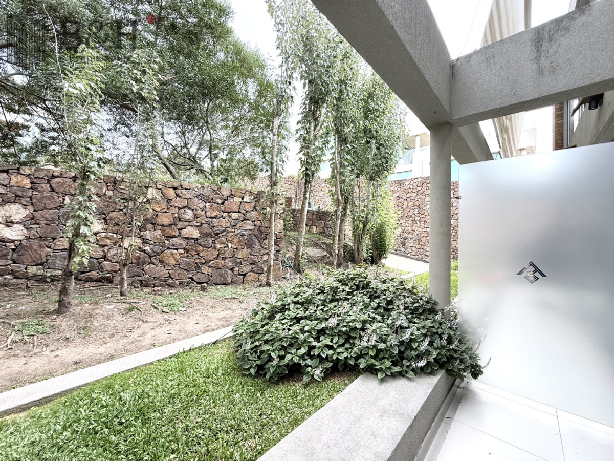 Apartamento ID.7065 - Venta de hermoso departamento de 2 dormitorios más parrillero en Punta Ballena 